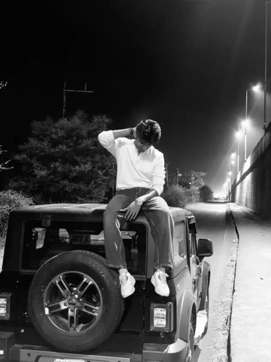Aesthetic Black and White Car AI Photo Editing Prompt Aesthetic Black and White Car AI Photo Editing Prompt - AI photo editing prompt image