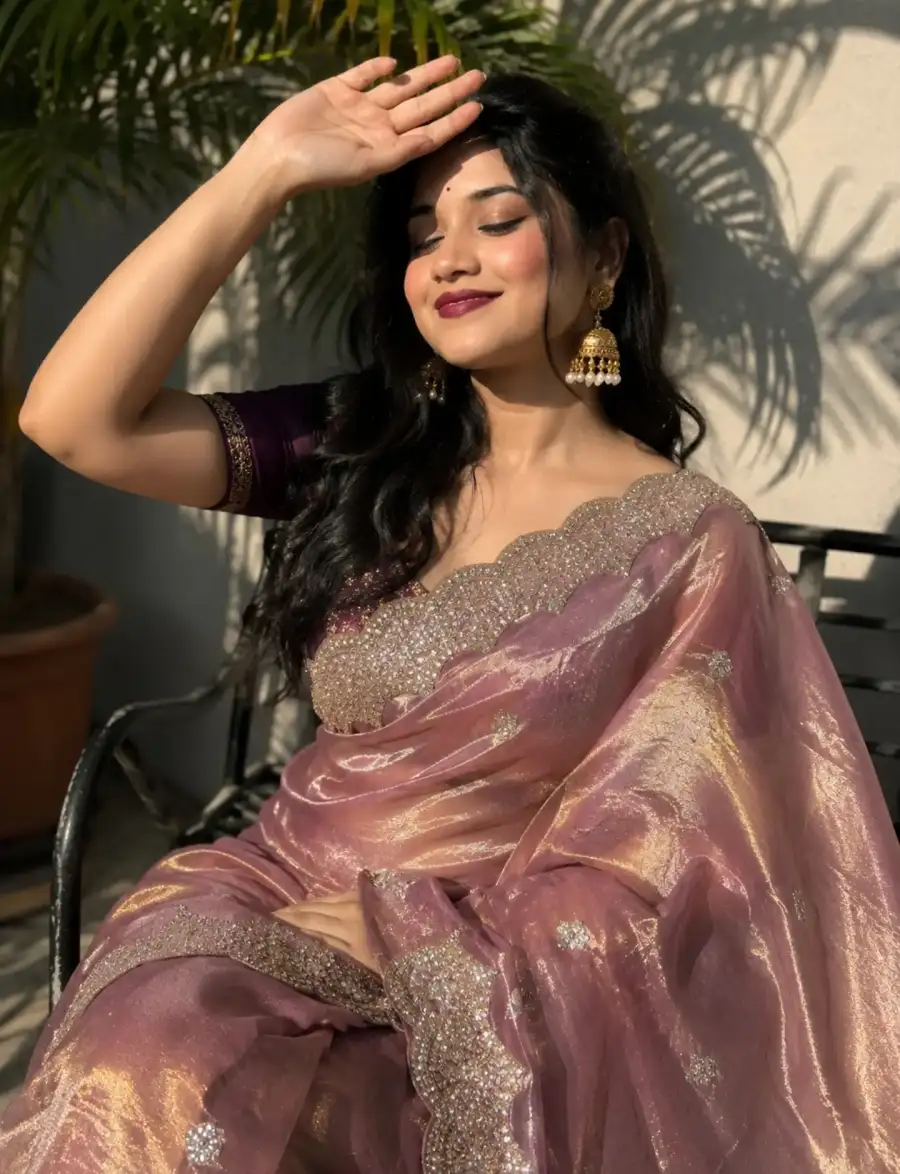 Chatgpt Woman In A Dusty Rose Silk Saree  Prompts - AI photo editing prompt image